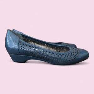Ros Hommerson Navy Flats - Size 8.5ww